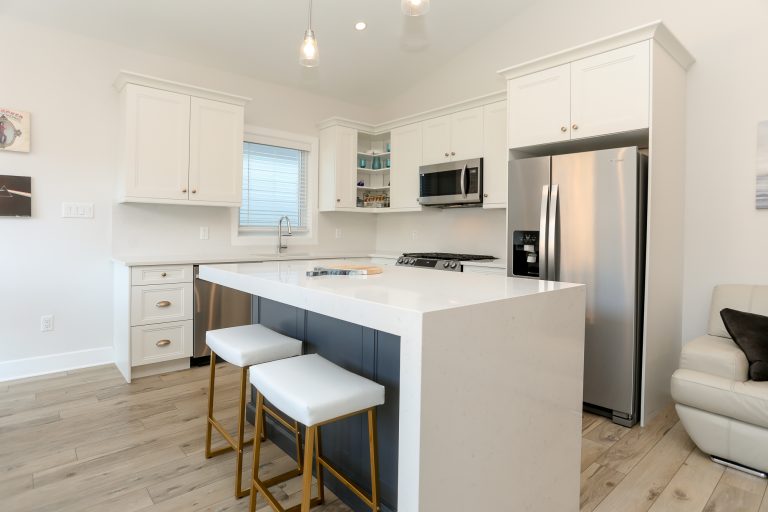 Kitchen island surrounded with white quartz countertop.