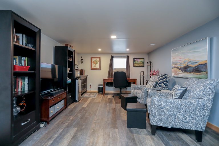 One room apartment with living room and office area.